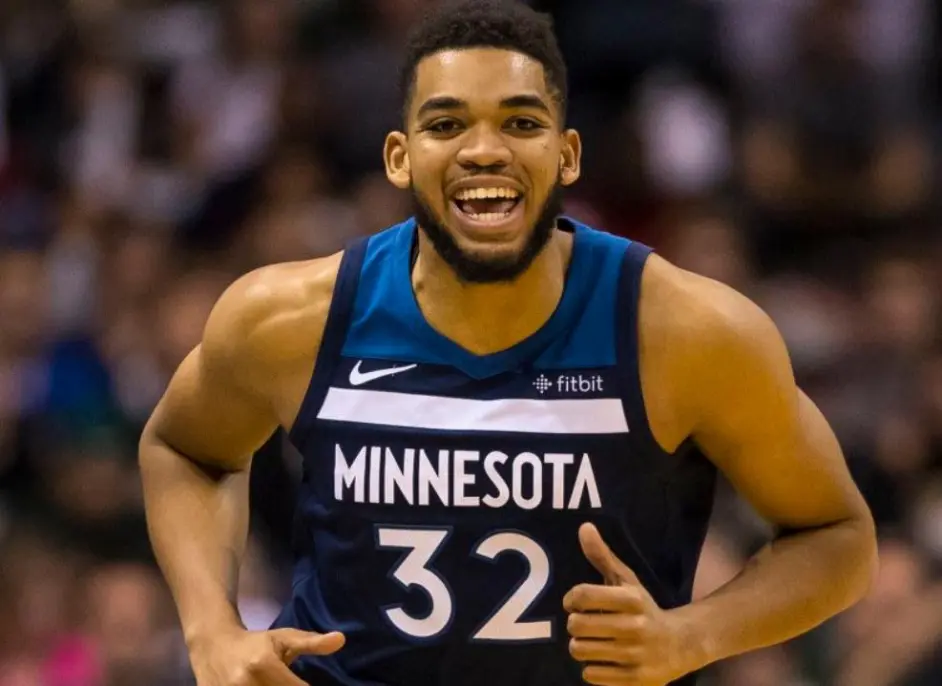 莱万多夫斯基与90激战尤文图斯分钟风云突变曼城窗口期造点机会,夏洛特黄蜂迎葡超关键赛看傻球迷的简单介绍 莱万多夫斯基与90激战尤文图斯分钟风云突变曼城窗口期造点机会,夏洛特黄蜂迎葡超关键赛看傻球迷的简单介绍